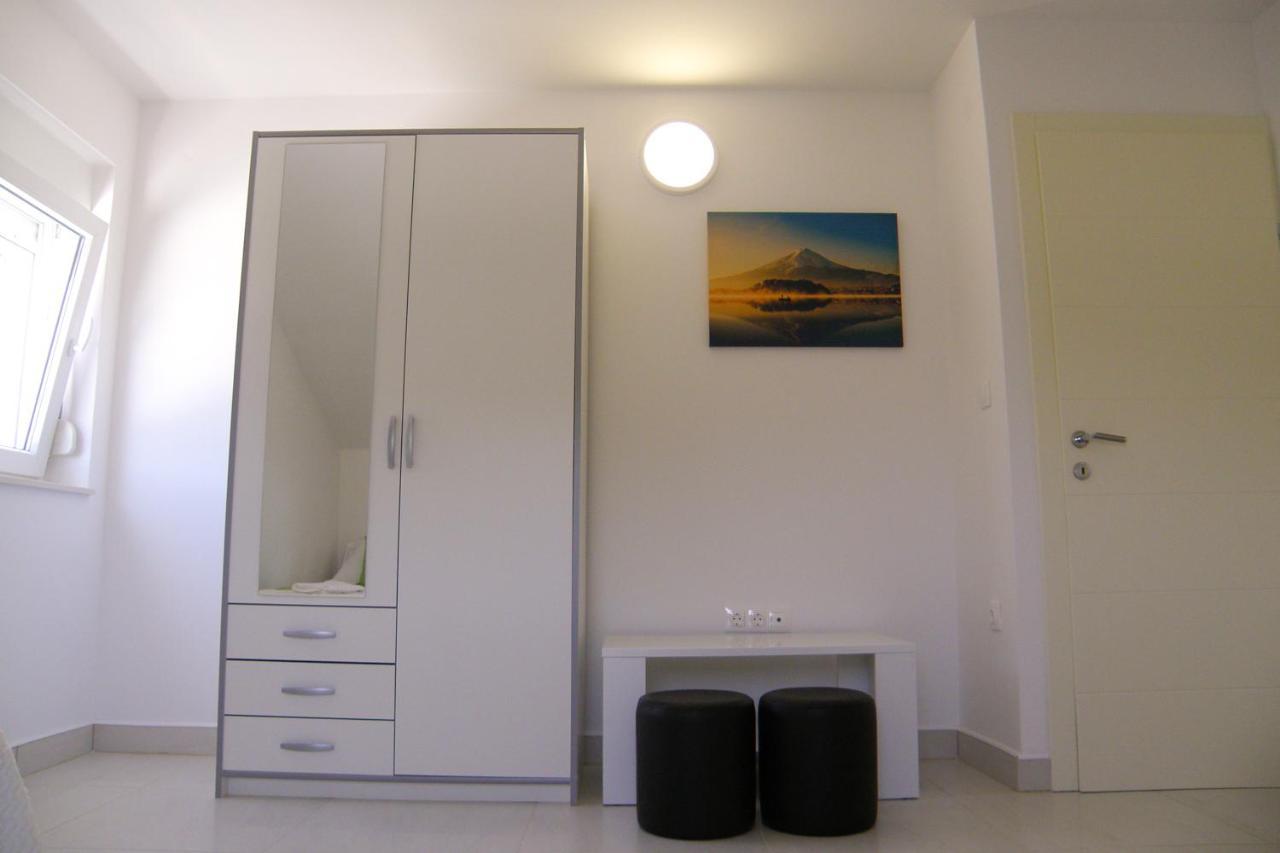 Lada Apartmani โนวาลยา ภายนอก รูปภาพ