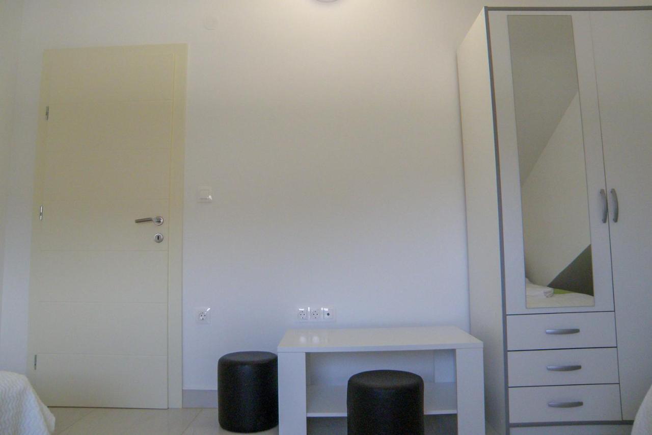 Lada Apartmani โนวาลยา ภายนอก รูปภาพ