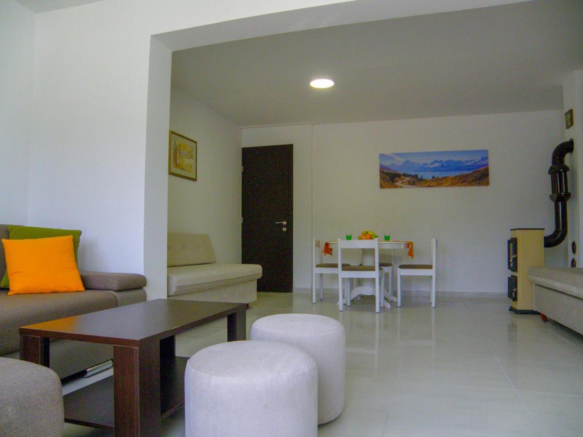 Lada Apartmani โนวาลยา ภายนอก รูปภาพ
