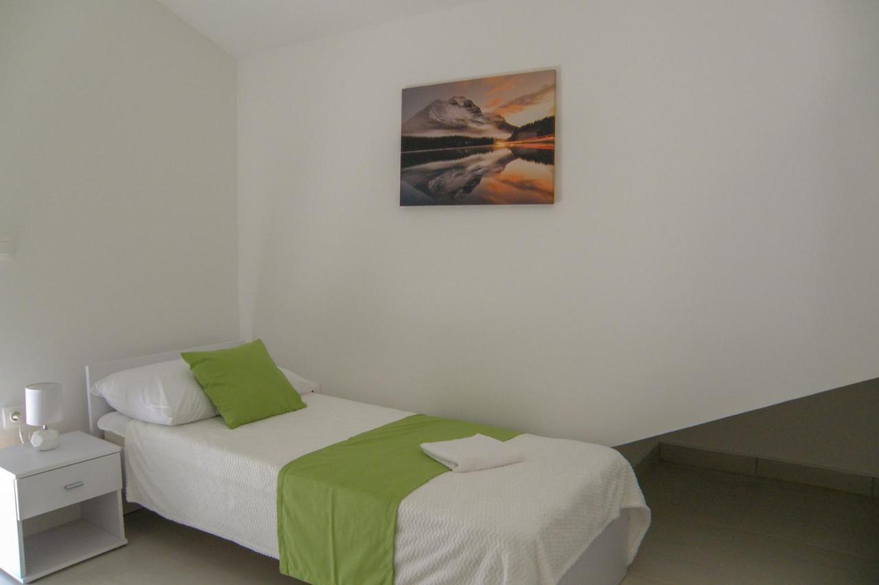 Lada Apartmani โนวาลยา ภายนอก รูปภาพ