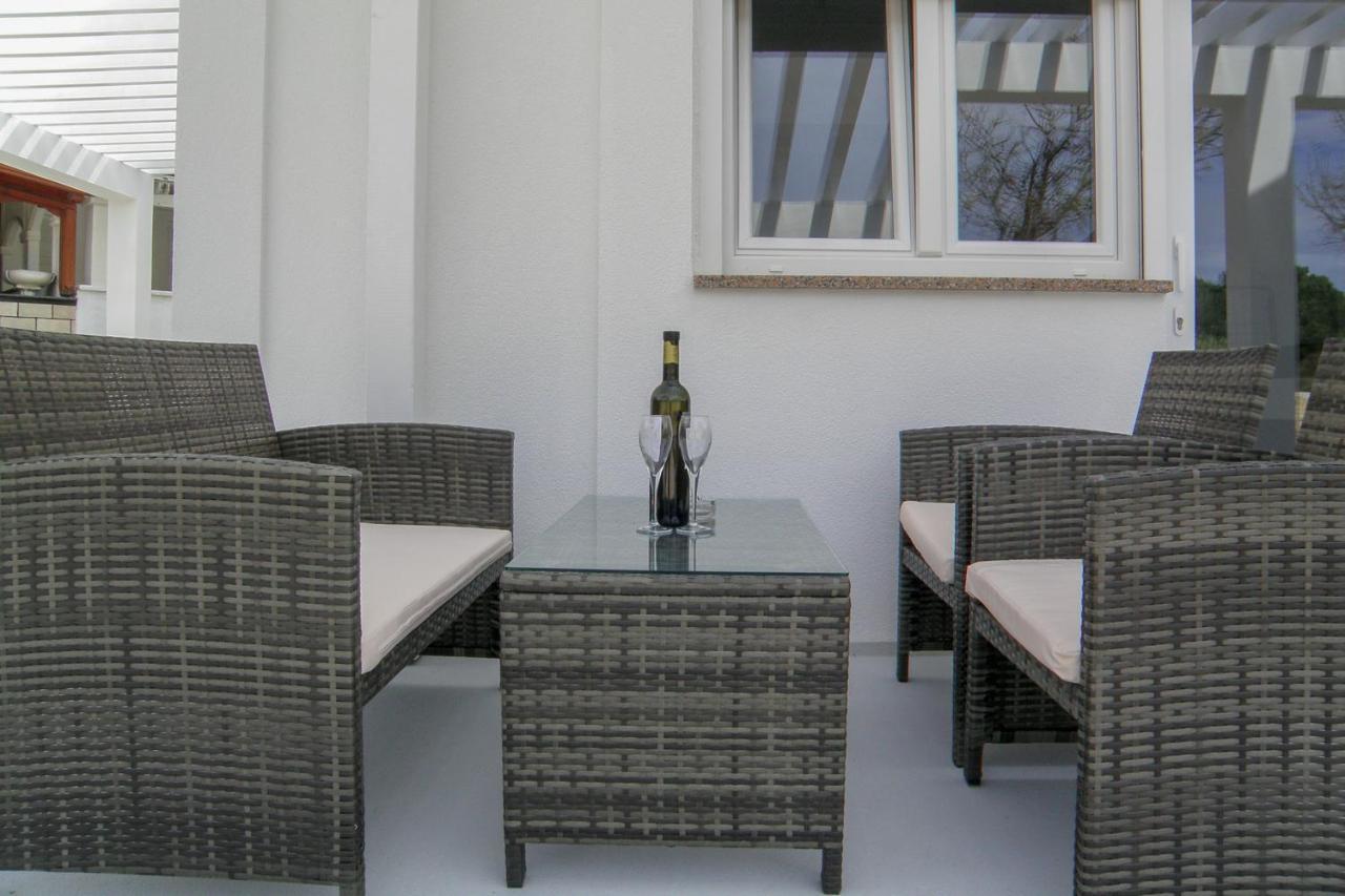 Lada Apartmani โนวาลยา ภายนอก รูปภาพ