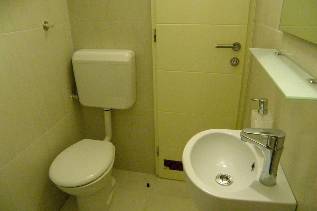 Lada Apartmani โนวาลยา ภายนอก รูปภาพ