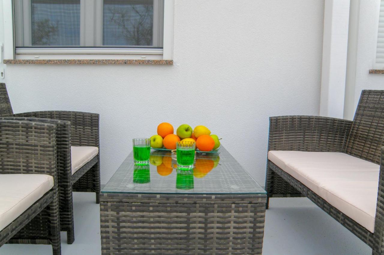 Lada Apartmani โนวาลยา ภายนอก รูปภาพ